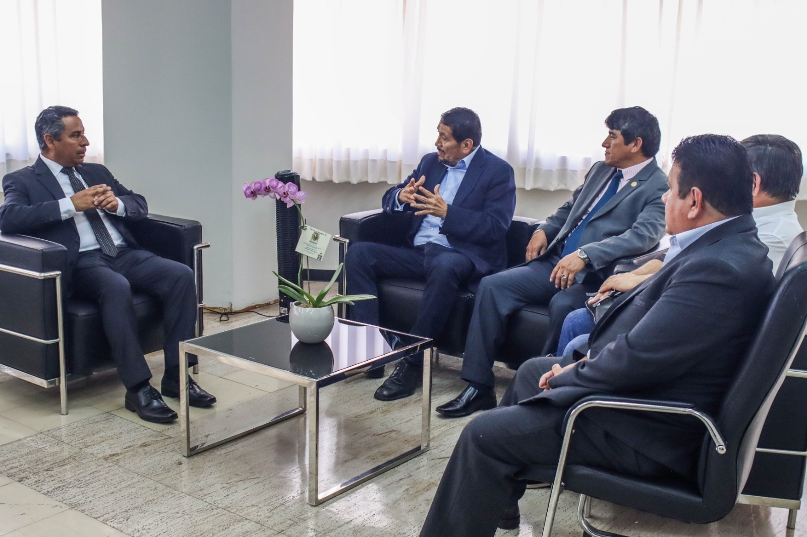 Presidente del TC, Francisco Morales Saravia, se reunión con dirigentes sindicales