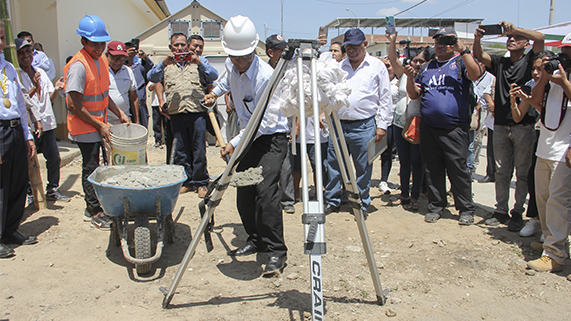 Gobierno Regional coloca primera piedra para ejecución del centro de salud en Salitral