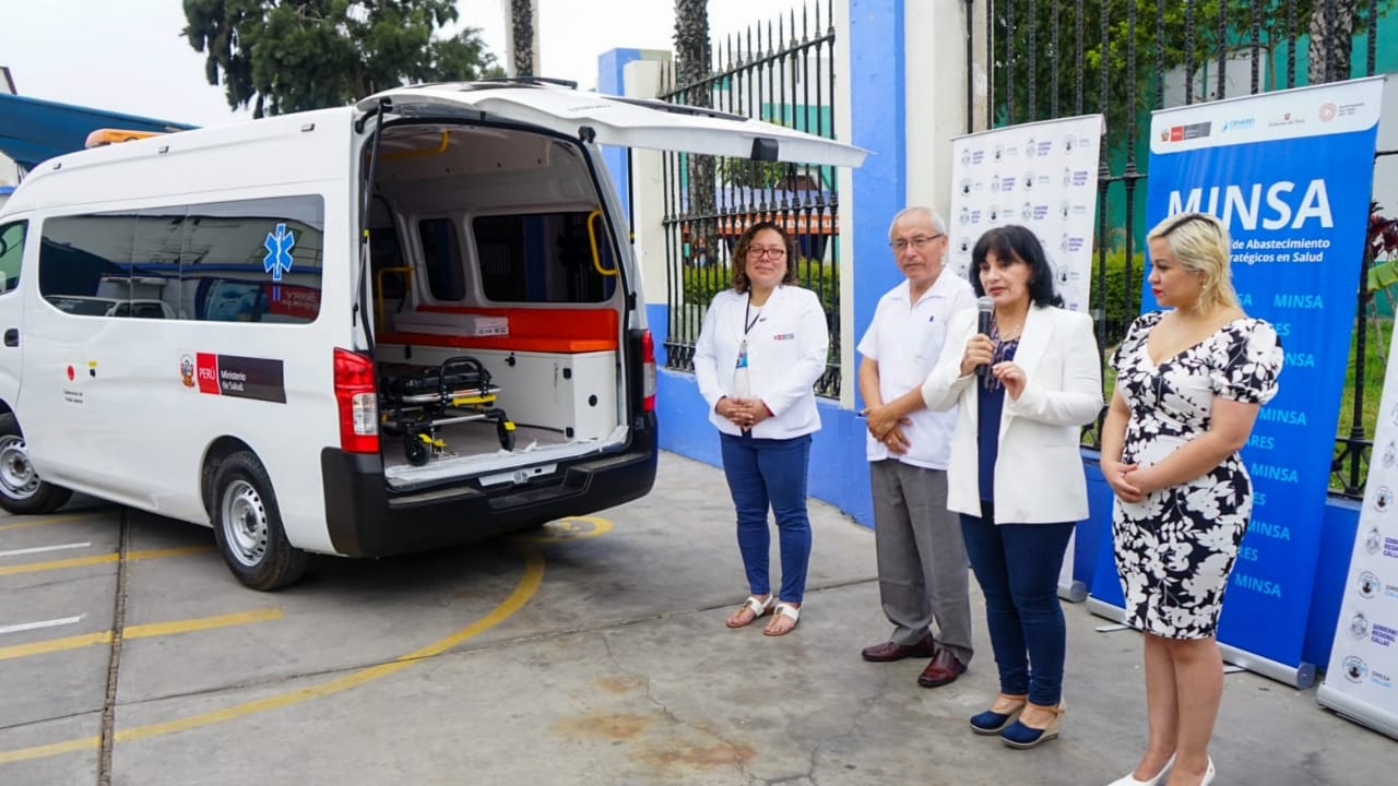 Minsa entrega ambulancia al Centro de Salud Villa Los Reyes en el Callao