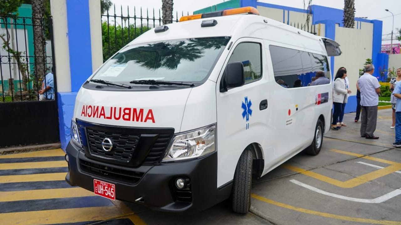 Minsa entrega ambulancia al Centro de Salud Villa Los Reyes en el Callao