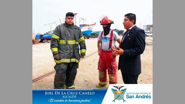 Bomberos Y Personal De La Municipalidad, Acuden Ante Incendio De Una Embarcación En Orillas de la Playa