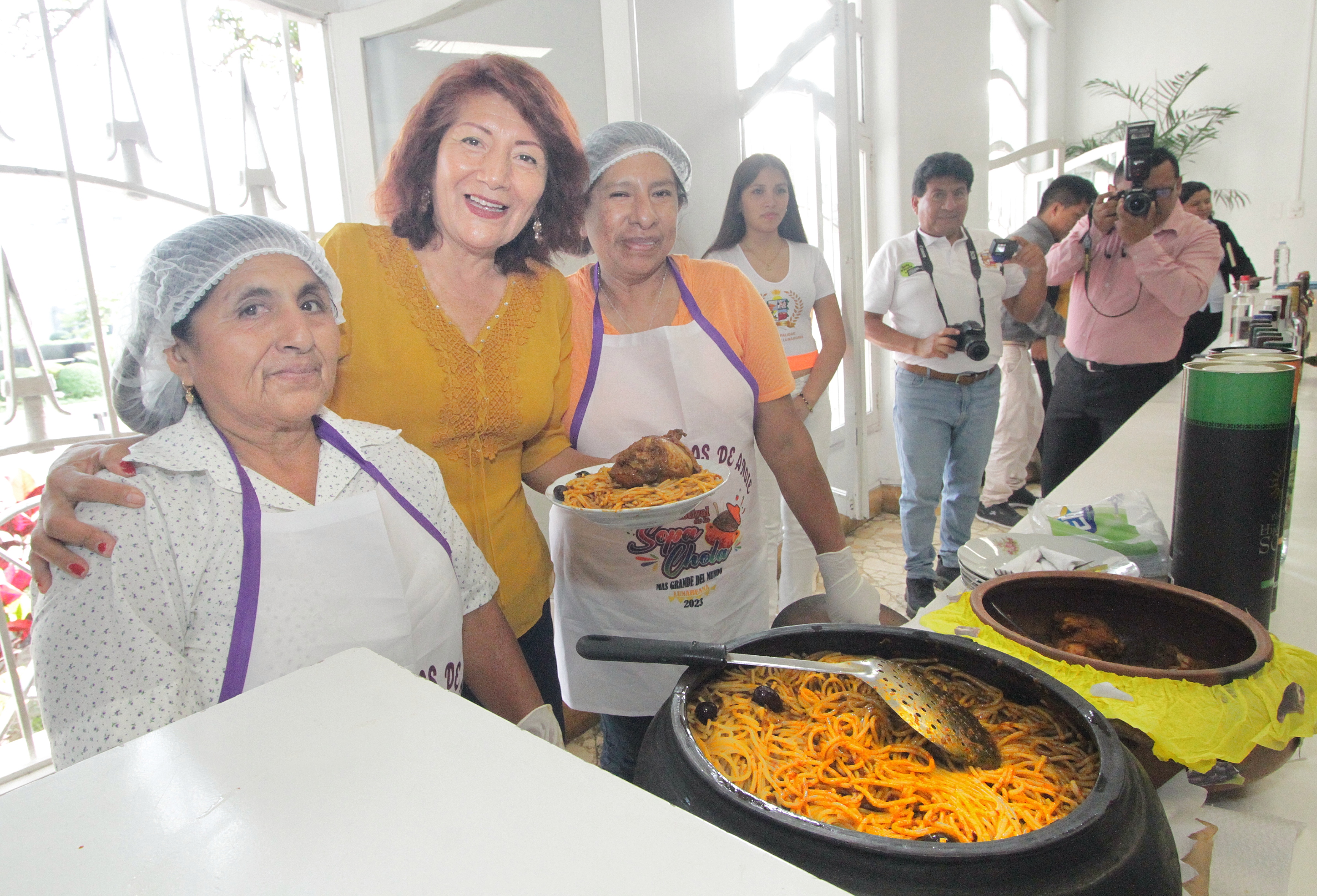 Lunahuaná se viste de gala para preparar la Sopa Chola Más Grande del Mundo