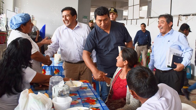 Alcalde provincial realiza visita inopinada a mercados y establecimientos de suministro de combustible de la ciudad