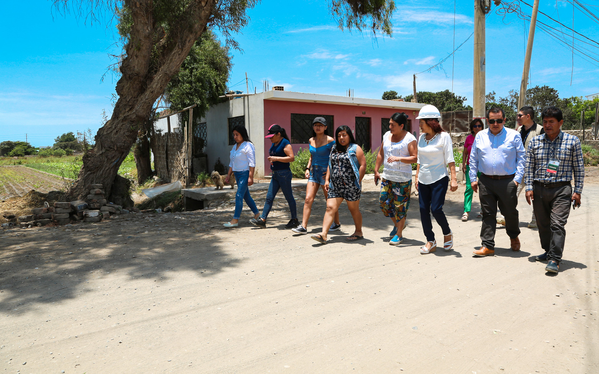 Supervisan avance físico de la obra de pistas y veredas en Av. Eric Díaz Cabrel en Santa María