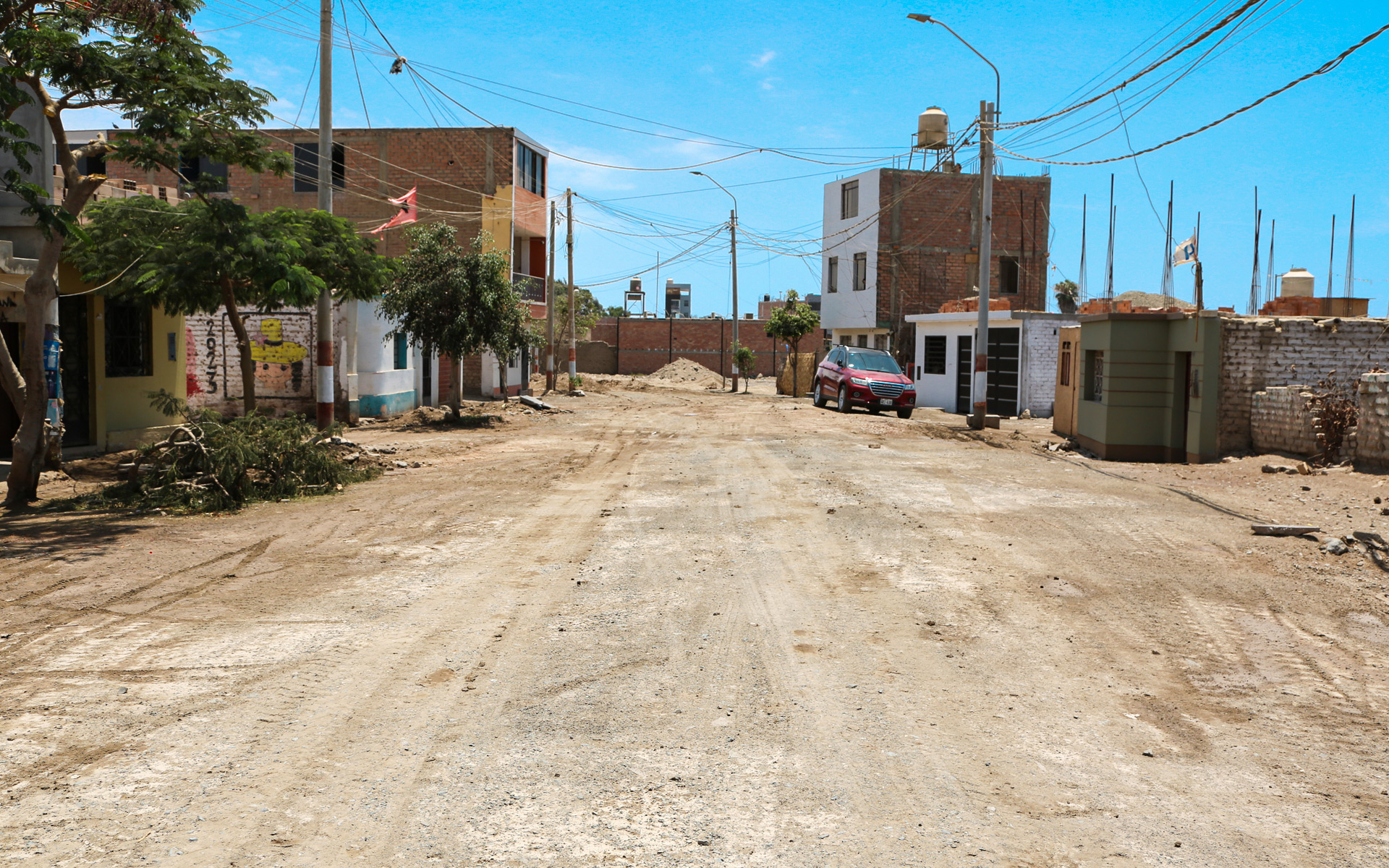 Supervisan avance físico de la obra de pistas y veredas en Av. Eric Díaz Cabrel en Santa María