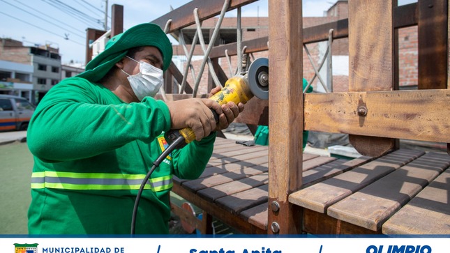 El equipo municipal sigue trabajando los espacios públicos que se encuentran en deterioro, principalmente los espacios de recreación para los niños, de esta manera se brinda un lugar apto para nuestros niños 