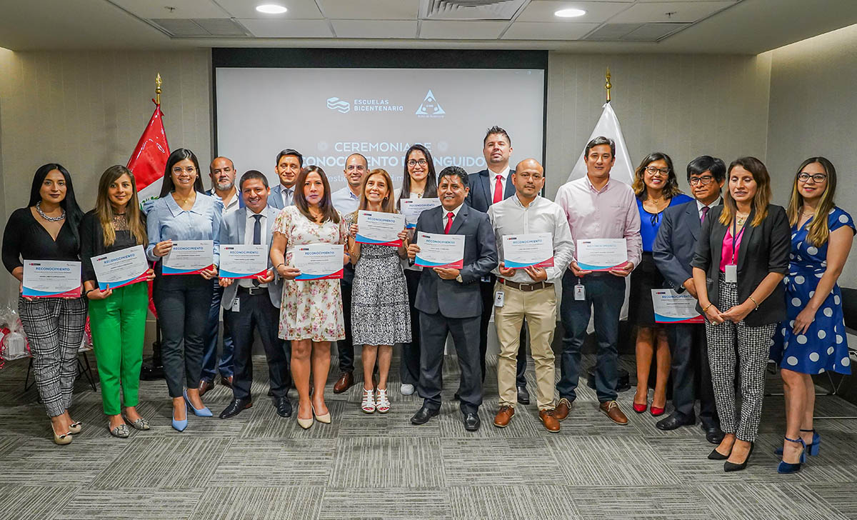 Escuelas Bicentenario reconoce a servidores públicos que destacaron en el proceso de Gestión del Rendimiento en 2022
