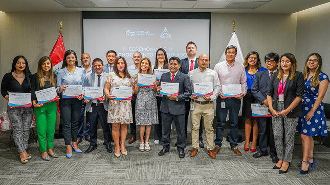 Escuelas Bicentenario reconoce a servidores públicos que destacaron en el proceso de Gestión del Rendimiento en 2022