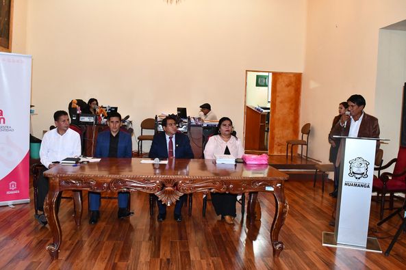 reunión en la municipalidad provincial de huamanga