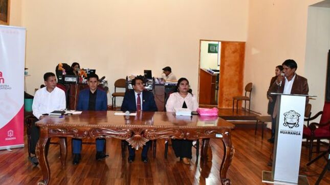 reunión en la municipalidad provincial de huamanga