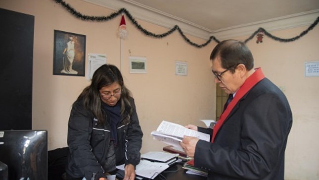 Nota de Prensa: Jueza de Paz recibió visita del Presidente de la Corte