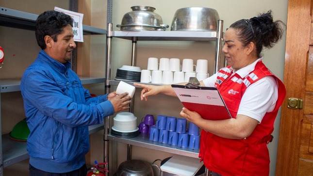 Supervisan condiciones de cocinas y almacenes