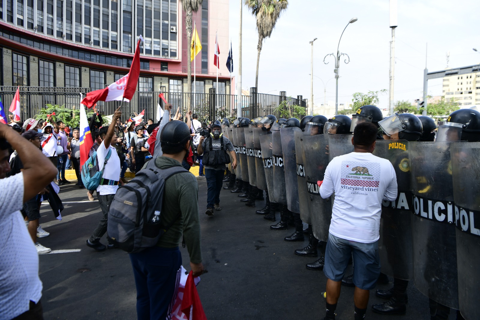 PNP incauta escudos artesanales que serían usados para actos de violencia en Lima