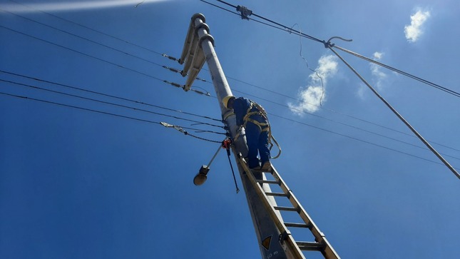 ELECTROCENTRO renueva y amplía las redes eléctricas en cinco distritos de la provincia de Huancavelica