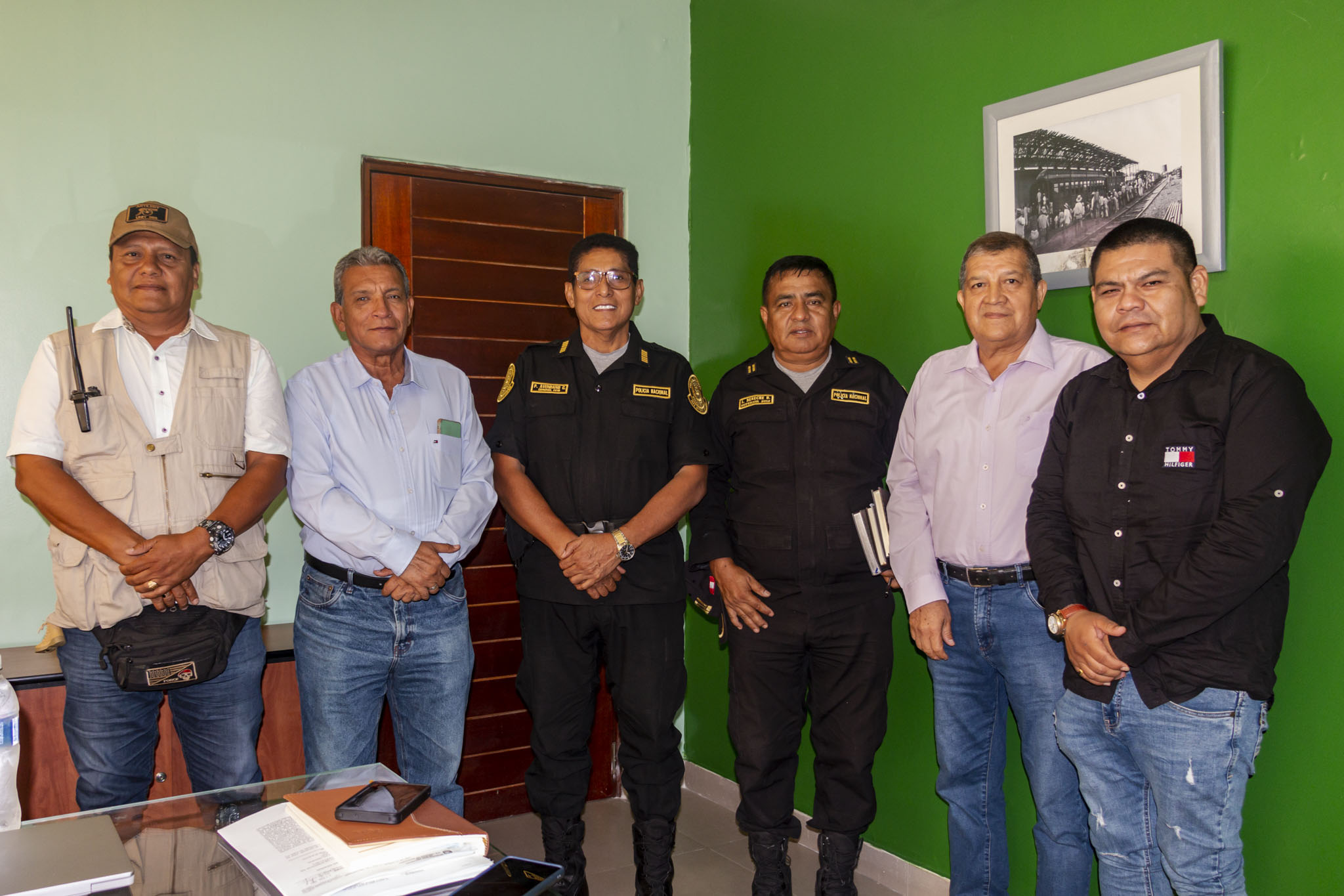 ALCALDE SE REÚNE CON NUEVO JEFE DE LA DIVOPUS SULLANA.jpg