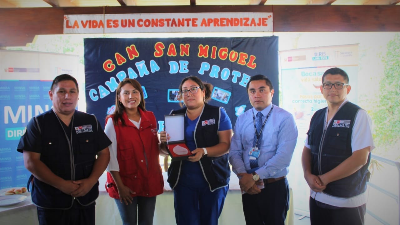 Diris Lima este entregó prótesis dentales a los adultos mayores del albergue “San Miguel”