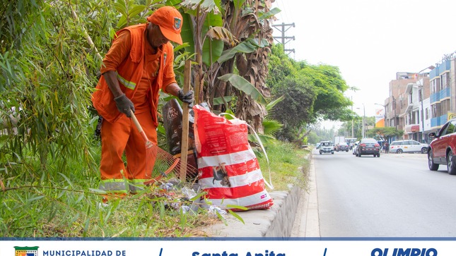 Realizamos el mantenimiento y  limpieza de nuestras calles junto al equipo municipal de limpieza pública.