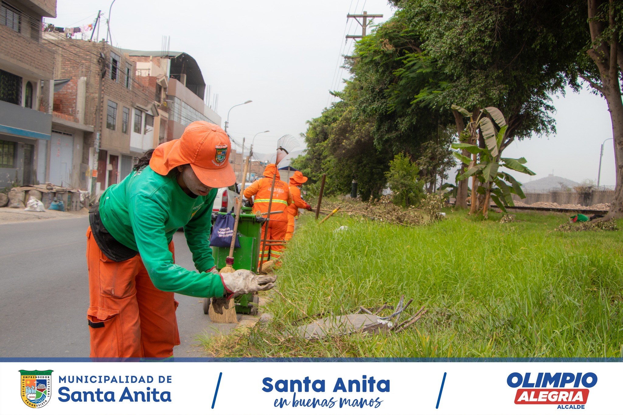 Realizamos el mantenimiento y  limpieza de nuestras calles junto al equipo municipal de limpieza pública.