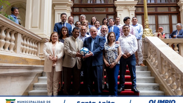Nuestro alcalde Olimpio Alegría estuvo en la presentación del Campeonato Metropolitano Copa Ciudad de Lima, donde participarán los 42 distritos de la capital. 
Los burgomaestres ratificaron su compromiso en trabajar unidos por el deporte promoviendo los valores y la sana competencia entre sus vecinos.