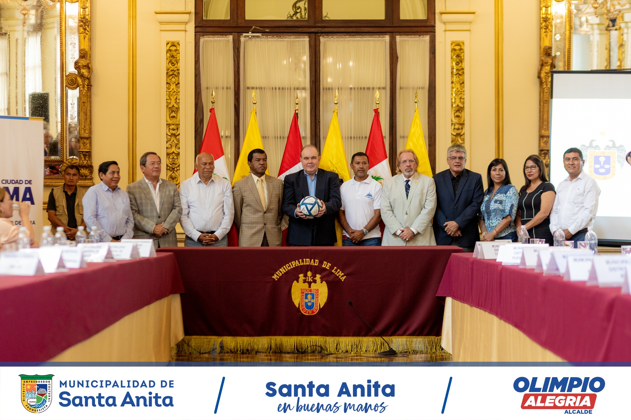 Nuestro alcalde Olimpio Alegría estuvo en la presentación del Campeonato Metropolitano Copa Ciudad de Lima, donde participarán los 42 distritos de la capital.
Los burgomaestres ratificaron su compromiso en trabajar unidos por el deporte promoviendo los valores y la sana competencia entre sus vecinos.