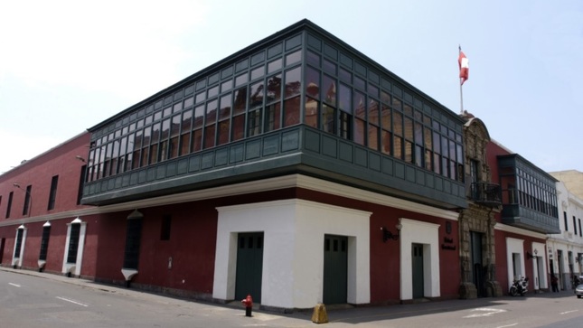Fachada del Tribunal Constitucional en el Cercado de Lima