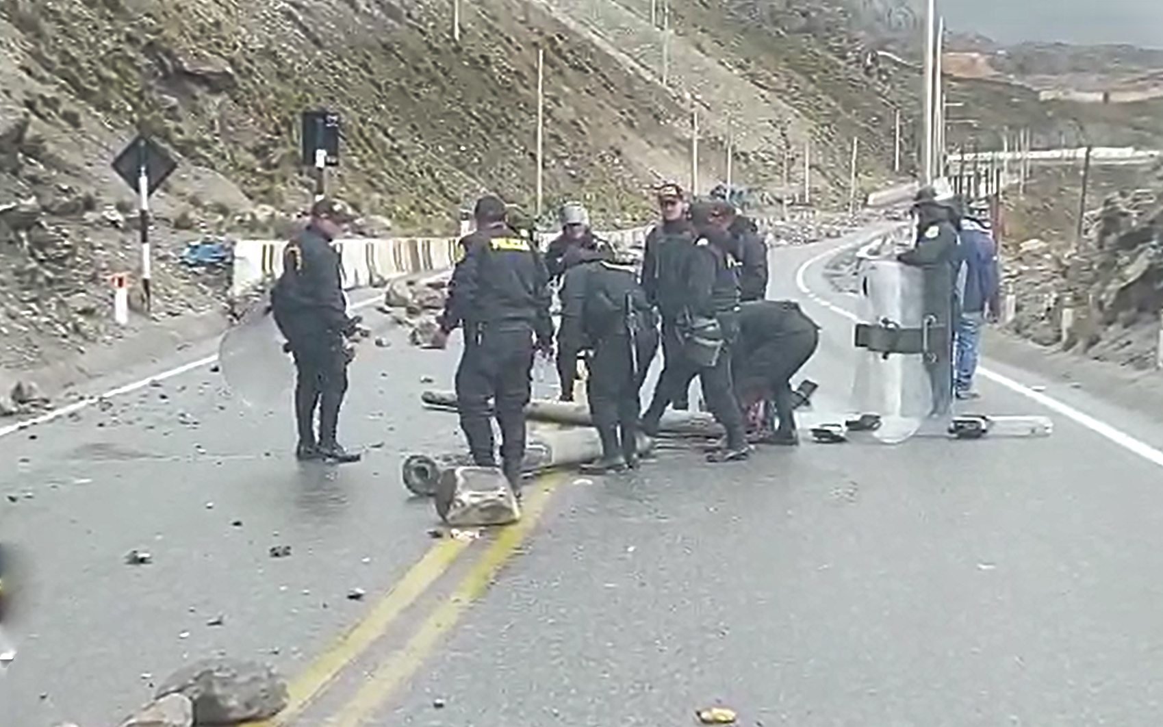 PNP liberó de forma pacífica un tramo de la Carretera Central tomado en Junín