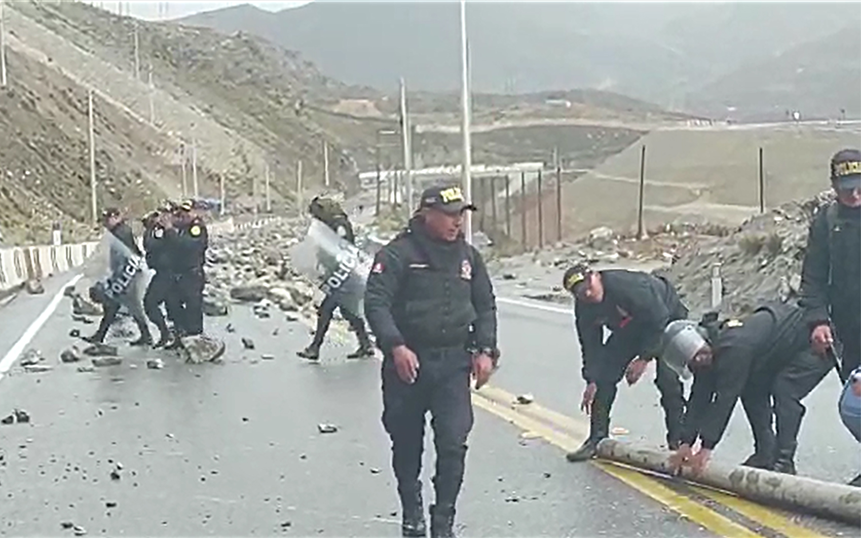 PNP liberó de forma pacífica un tramo de la Carretera Central tomado en Junín