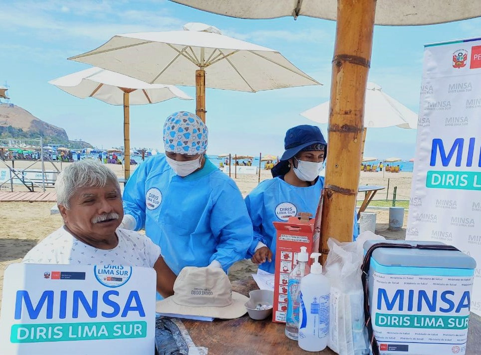 Brigadas de DIRIS Lima Sur vacunarán en playas durante la temporada de verano