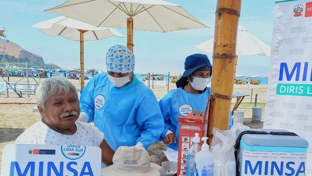 Brigadas de DIRIS Lima Sur vacunarán en playas durante la temporada de verano
