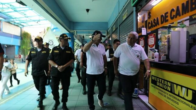 PNP y Municipalidad de Lima incautaron celulares robados manchados con sangre.