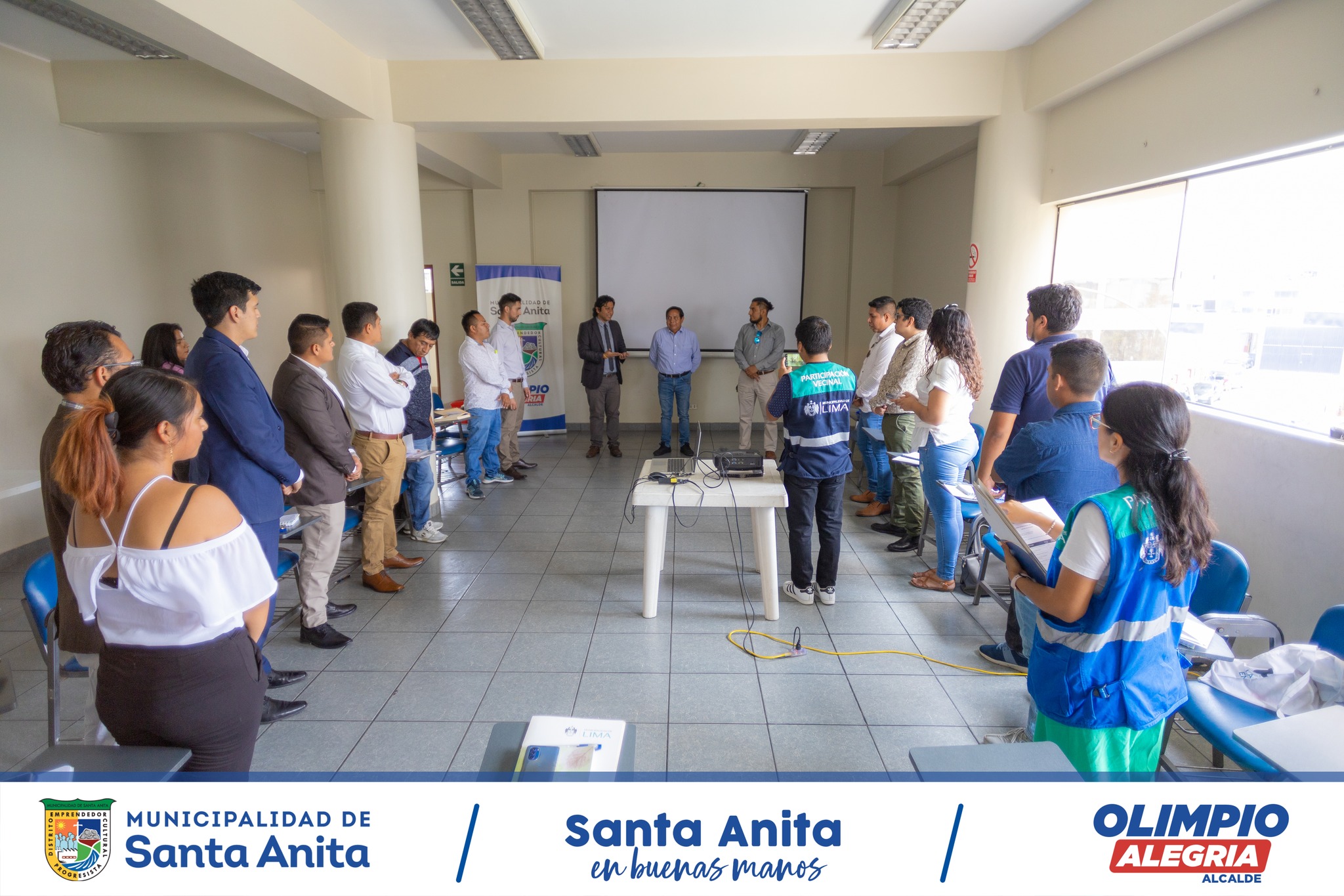 Nuestro alcalde Olimpio Alegría estuvo presente en la apertura de la reunión entre regidores y funcionarios de las áreas de juventudes de los municipios de Lima Este y el coordinador metropolitano de Juventudes #Lima en el Centro Cultural, donde reforzaron su compromiso en trabajar y promover programas en beneficio de los jóvenes.