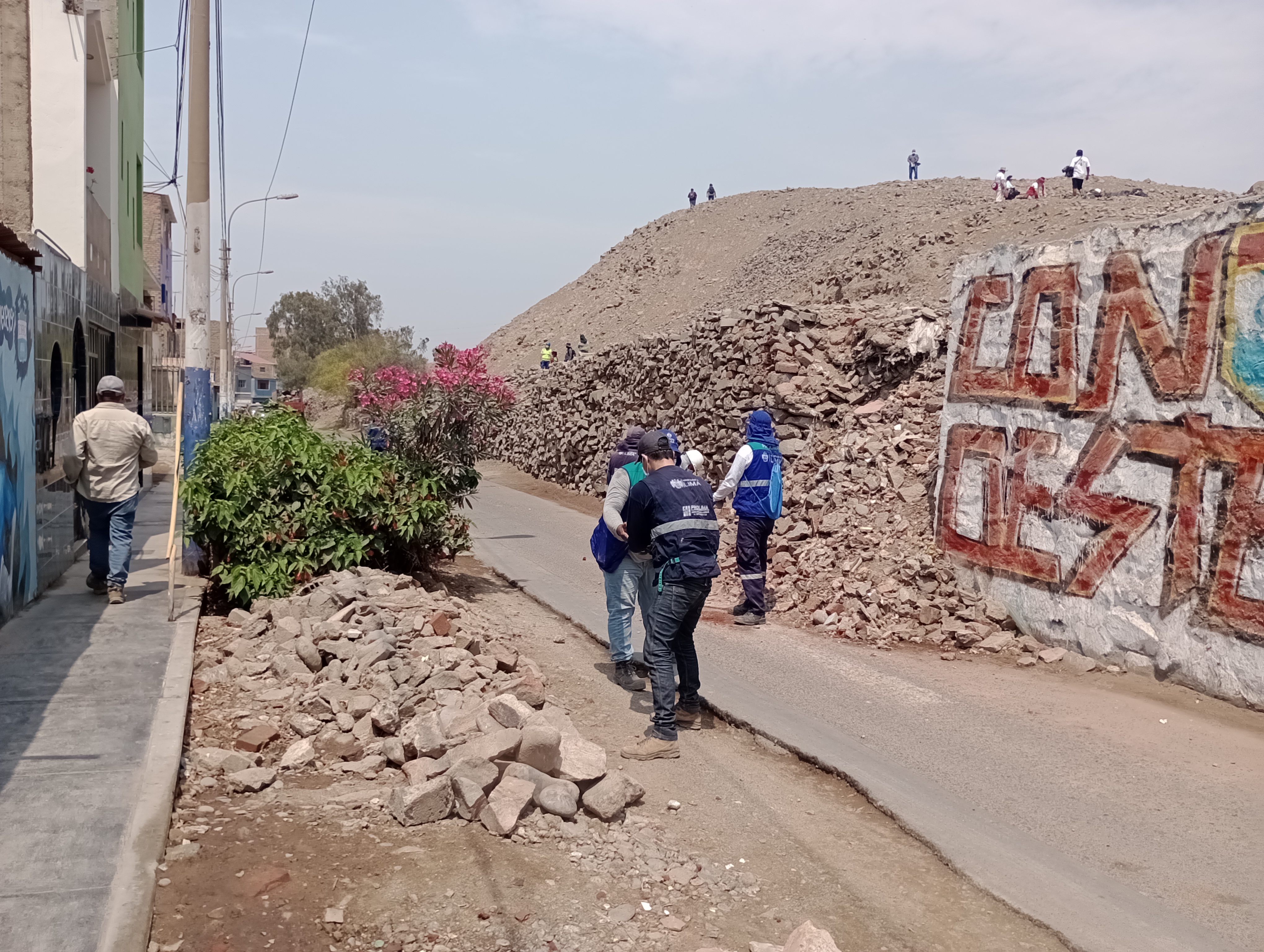 Ministerio de Cultura realizó acciones de limpieza en Huaca La Florida en el Rímac