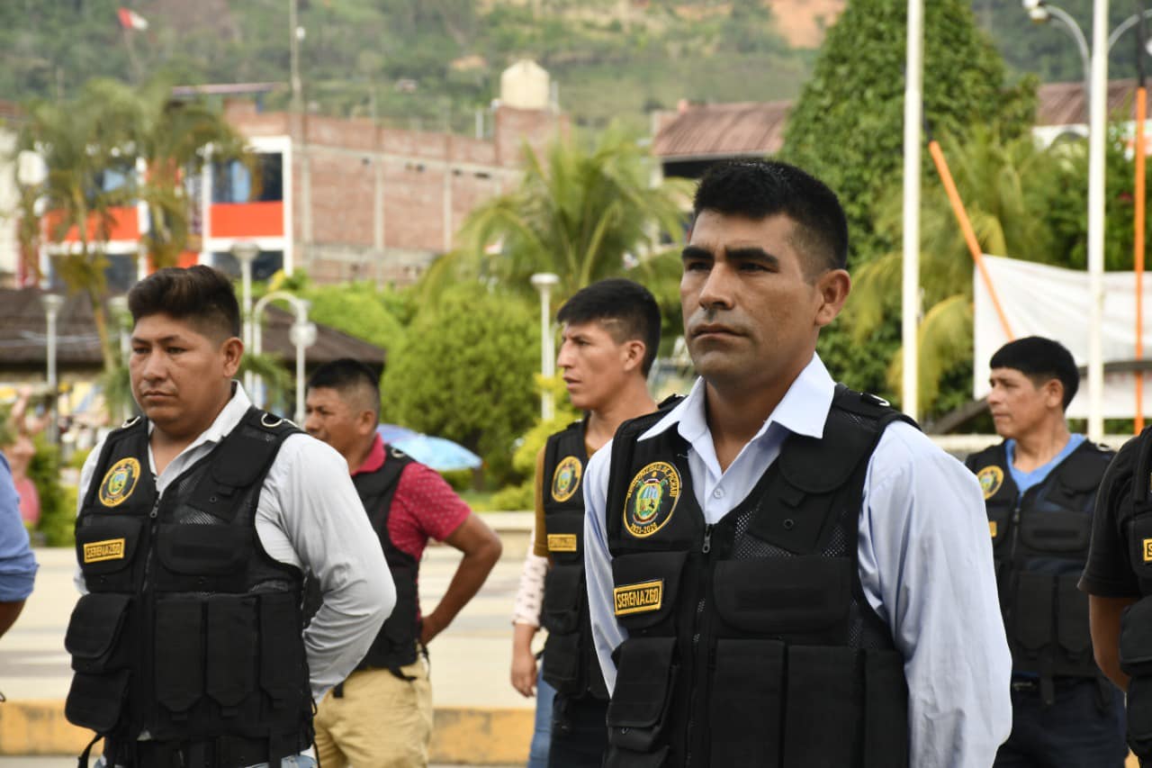 indumentaria al nuevo cuerpo de serenazgo del distrito