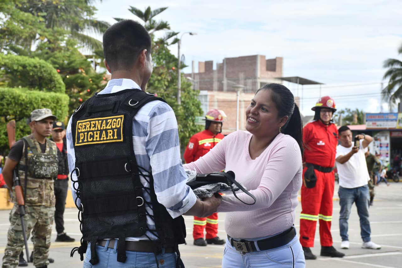 indumentaria al nuevo cuerpo de serenazgo del distrito
