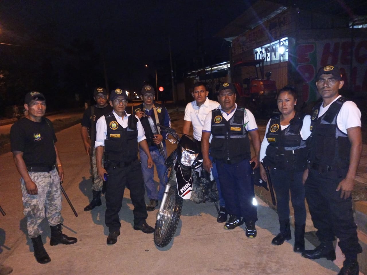 recuperan una moto de color blanco y negra que fue reportada como robada