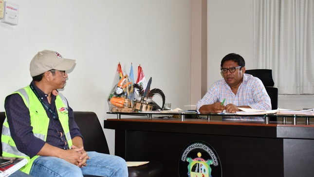 alcalde la Municipalidad Distrital de Pichari, se reunió con Ulises Huamanchao Paquiyauri, jefe zonal de Provias Nacional