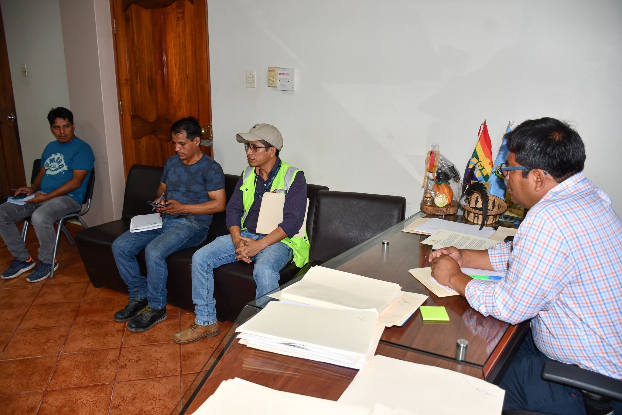 alcalde la Municipalidad Distrital de Pichari, se reunió con Ulises Huamanchao Paquiyauri, jefe zonal de Provias Nacional