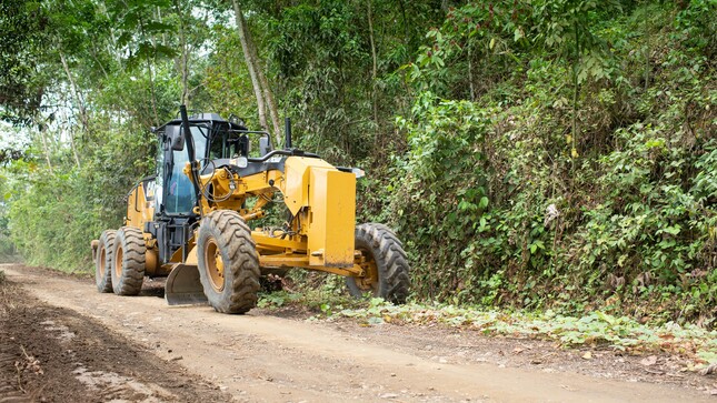 El alcalde y los regidores de la Municipalidad Distrital de Pichari ealizaron recorrido del trabajo de mantenimiento que se viene ejecutando en las carreteras