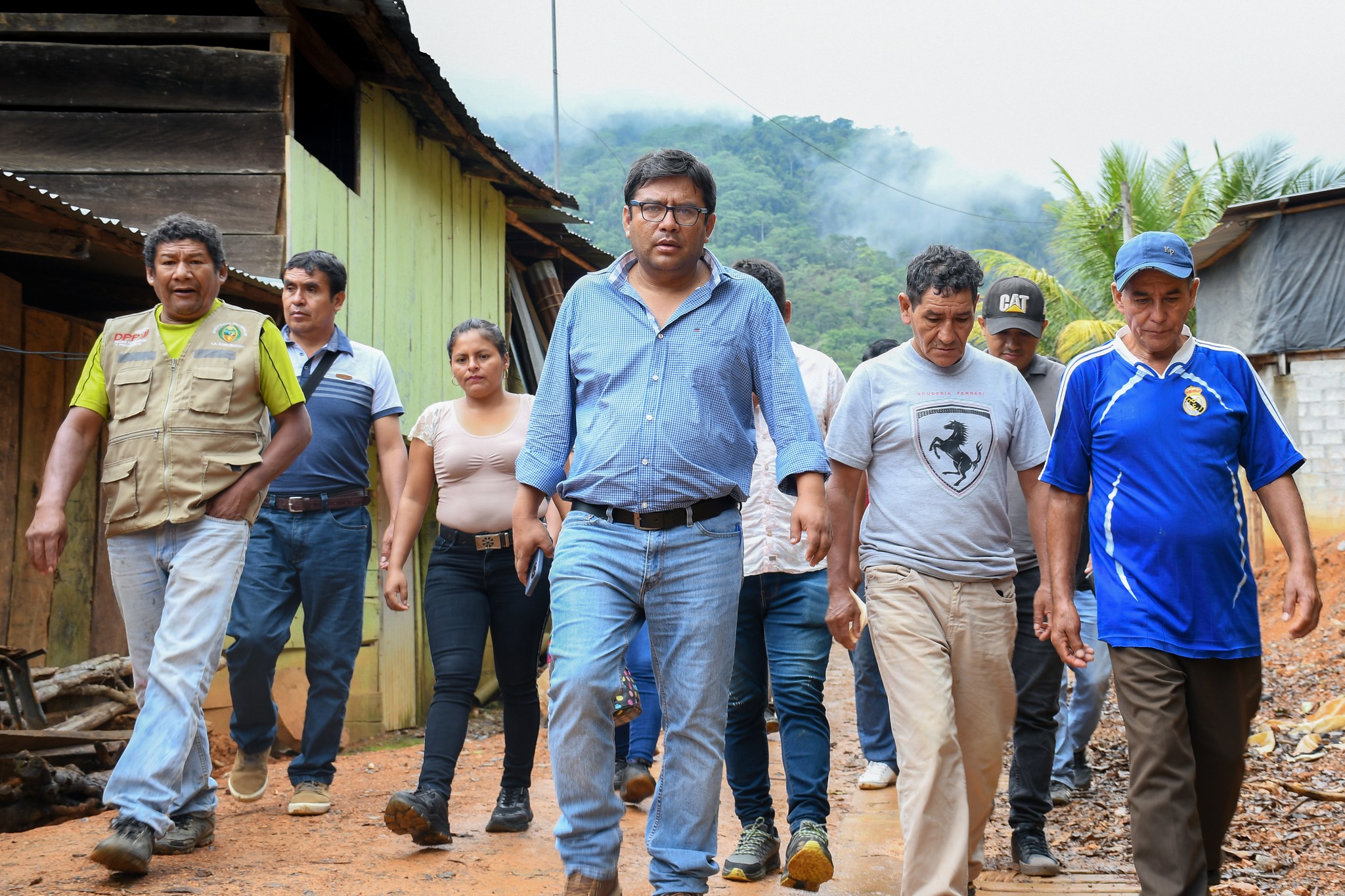 El alcalde y los regidores de la Municipalidad Distrital de Pichari, recorrieron y supervisaron las diferentes obras que se vienen ejecutando en el centro poblado de Catarata