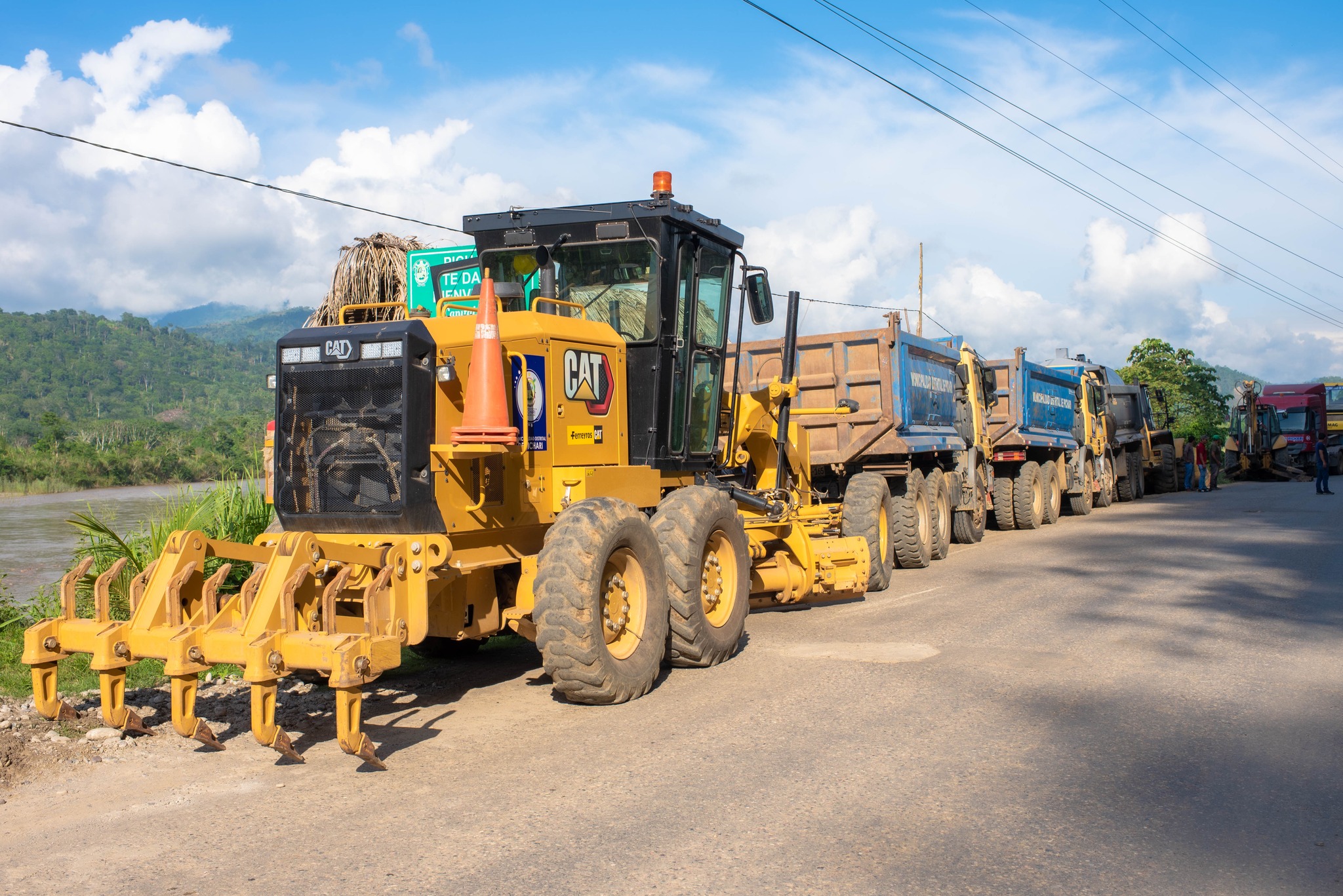 Se dio inició al trabajo de mantenimiento de las principales vías de conexión al distrito de Pichari y de esa manera recuperar la transitabilidad de las carreteras.
