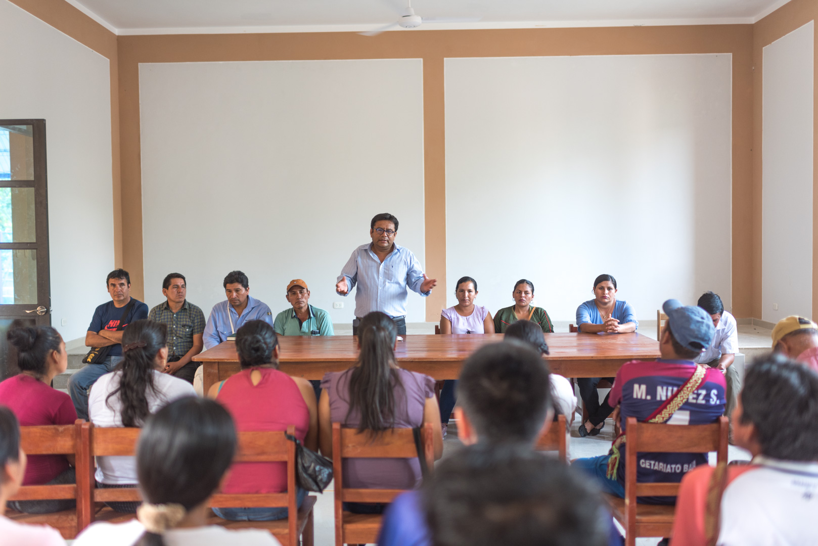 El alcalde y regidores de la Municipalidad Distrital de Pichari , se reunieron con la población de Natividad para darles a conocer los trabajos que se van a ejecutar.