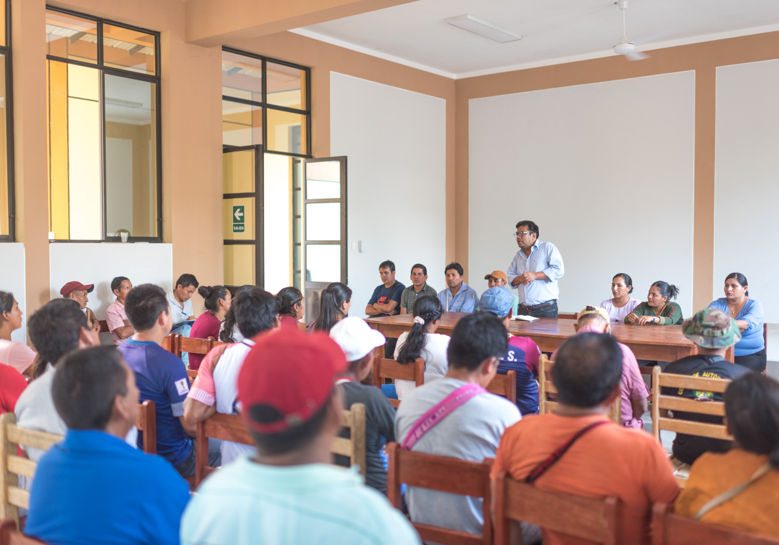El alcalde y regidores de la Municipalidad Distrital de Pichari , se reunieron con la población de Natividad para darles a conocer los trabajos que se van a ejecutar.