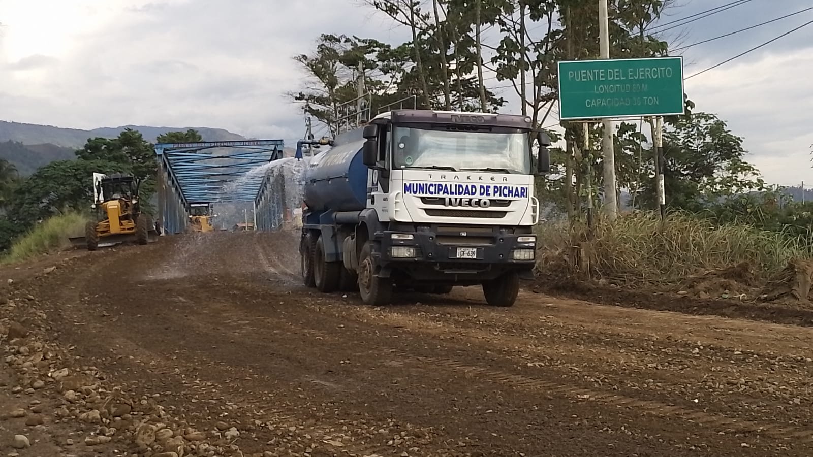 la municipalidad distrital de pichari, dispuso todas las maquinarias necesarias para estos trabajos que se viene haciendo en diferentes puntos de nuestra ciudad.