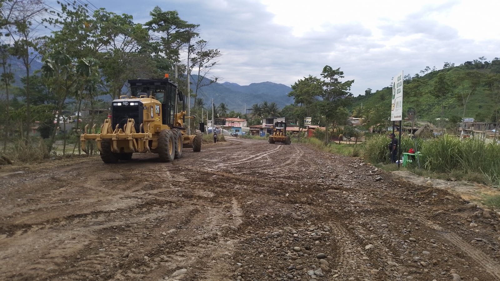la municipalidad distrital de pichari, dispuso todas las maquinarias necesarias para estos trabajos que se viene haciendo en diferentes puntos de nuestra ciudad.