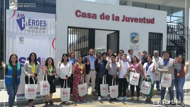 participando del Primer Encuentro Metropolitano de Autoridades de Gobiernos Locales-Lima Sur