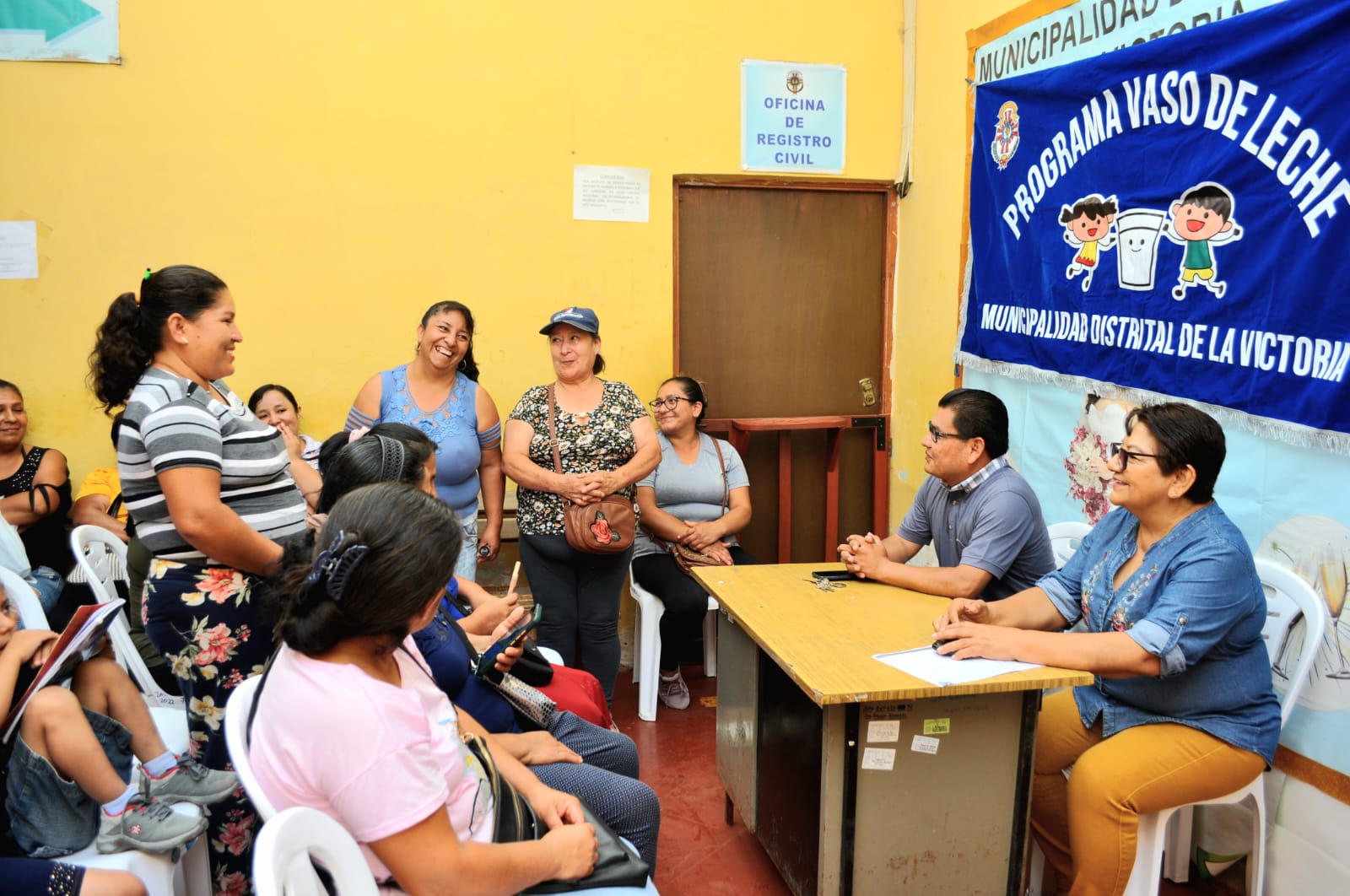 Imagen de la reunión con madres del Vaso de Leche