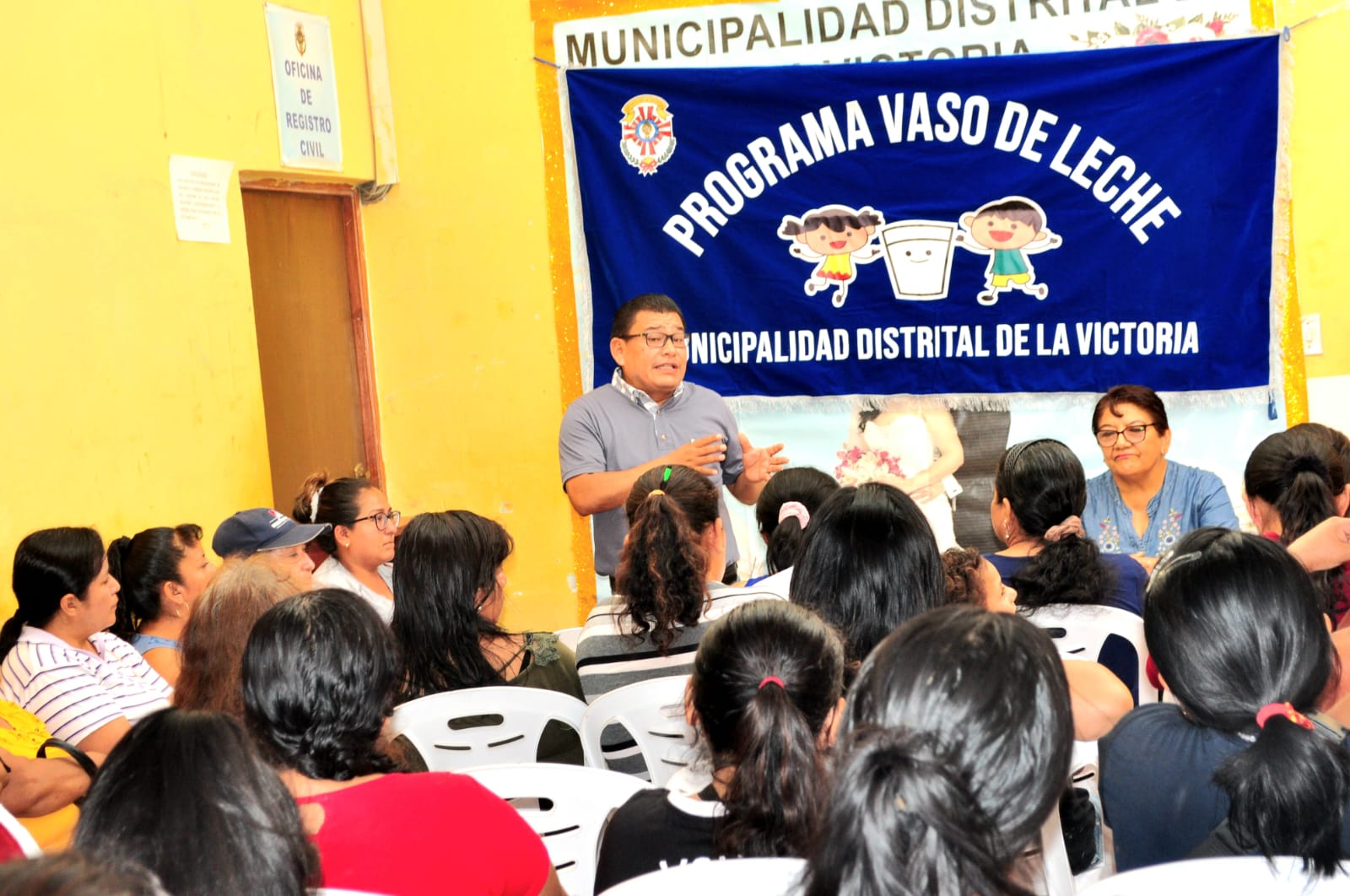 Imagen de la reunión con madres del Vaso de Leche