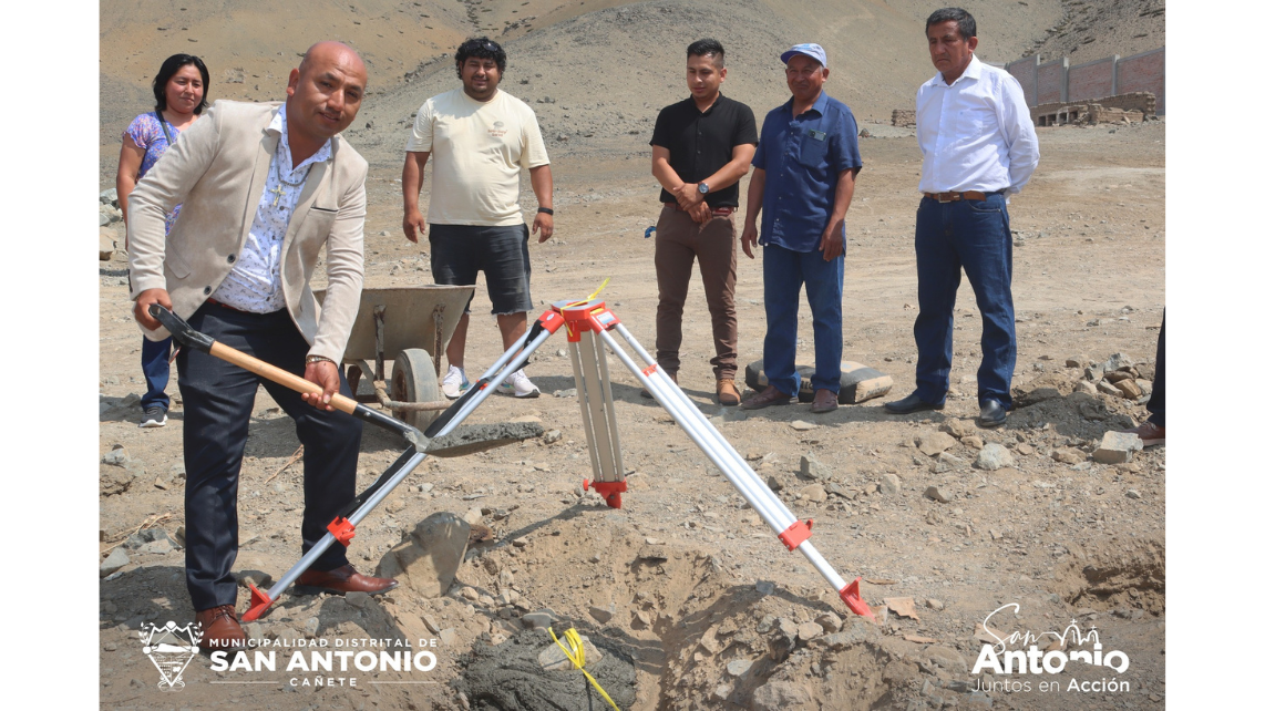 Alcalde de San Antonio colocó la primera piedra en obra "Mejoramiento y Ampliación del Cementerio Municipal"