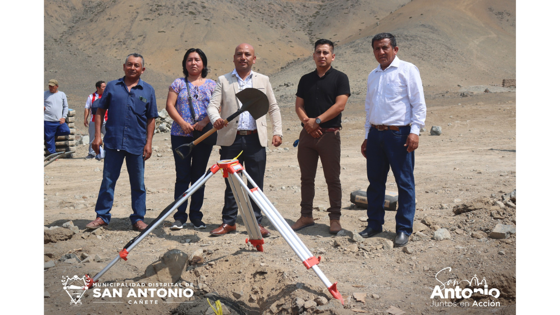 Alcalde de San Antonio colocó la primera piedra en obra "Mejoramiento y Ampliación del Cementerio Municipal"