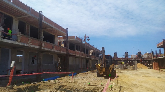 entrega de terreno de la IE San Martín de Pimentel